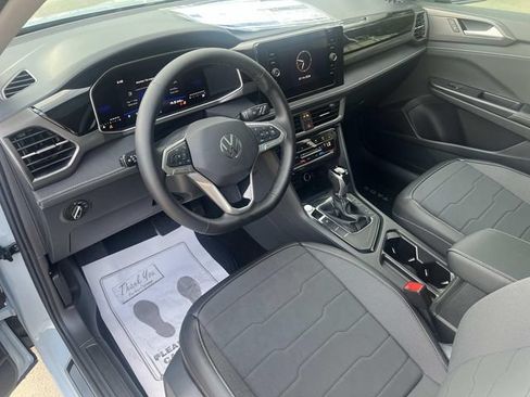 New 2026 Volkswagen Taos SE FWD image 11