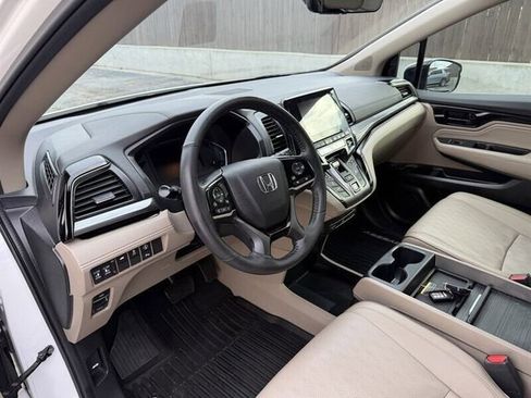Used 2023 Honda Odyssey Elite image 3