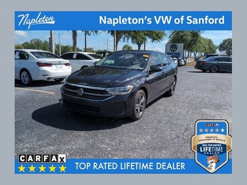 Used 2024 Volkswagen Jetta SE FWD image 1
