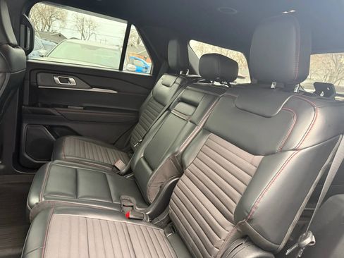 Used 2025 Ford Explorer ST-Line w/ ST-Line Street Pack image 22