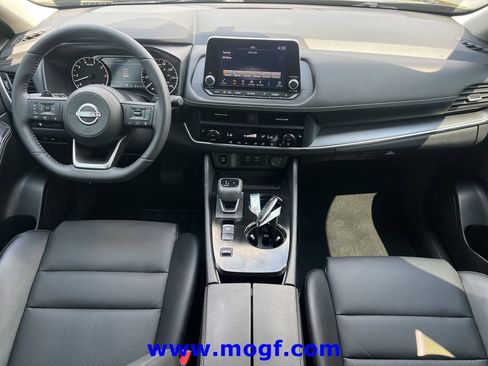 Used 2024 Nissan Rogue SV w/ SV Premium Package FWD image 5