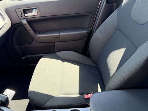 Used 2009 Ford Focus SES FWD image 12