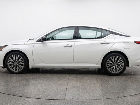 Used 2025 Nissan Altima 2.5 SV FWD image 5
