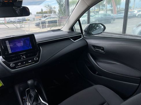 Used 2025 Toyota Corolla LE FWD image 17