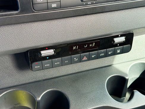 Used 2024 Mercedes-Benz Sprinter 2500 image 32