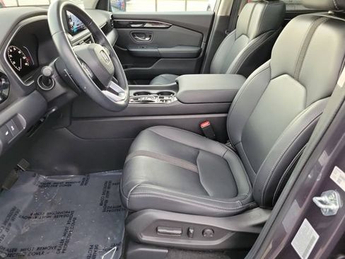 Certified 2025 Honda Pilot Touring image 17