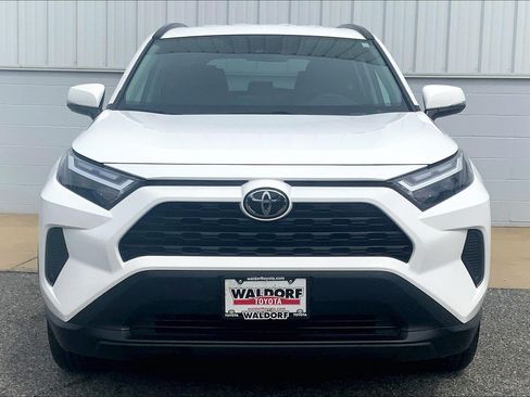 Used 2024 Toyota RAV4 XLE AWD/4WD image 3