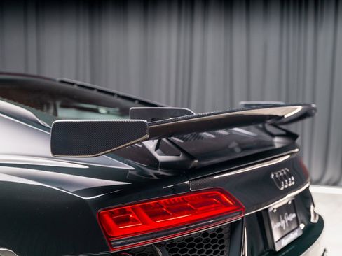 Used 2017 Audi R8 V10 w/ 20" Wheel Package image 6
