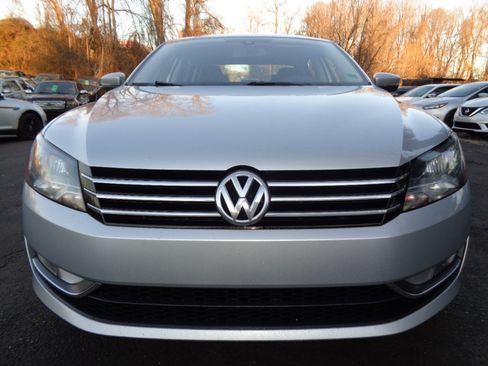 Used 2015 Volkswagen Passat 1.8T SE image 2
