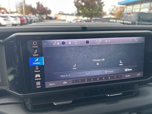 Used 2024 Jeep Wrangler Unlimited Sahara image 33