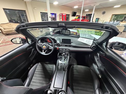 Used 2017 FIAT 124 Spider Abarth image 9