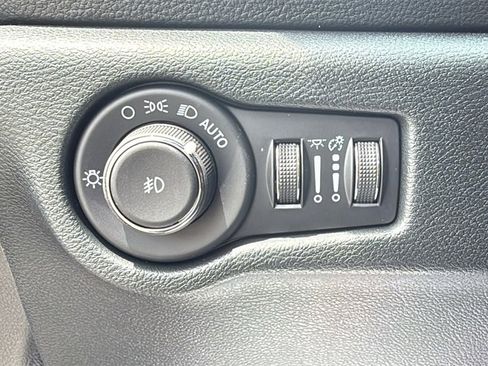 New 2025 Chrysler Pacifica Select image 19