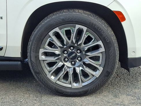 Used 2023 GMC Yukon XL Denali Ultimate AWD/4WD image 10
