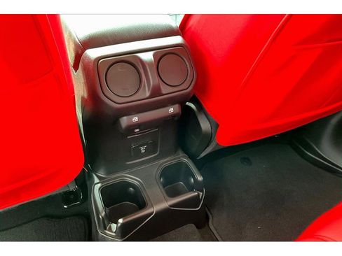 Certified 2026 Jeep Wrangler Unlimited Rubicon AWD/4WD image 31