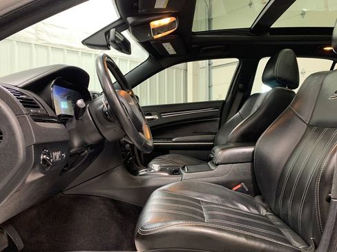 Used 2018 Chrysler 300 S w/ 300S Premium Group image 4