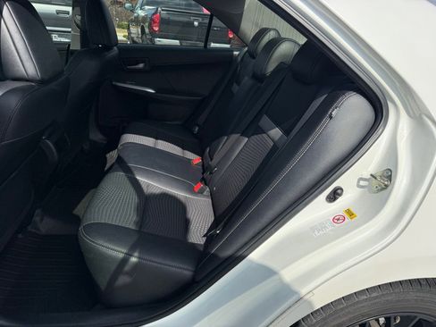 Used 2014 Toyota Camry SE image 14