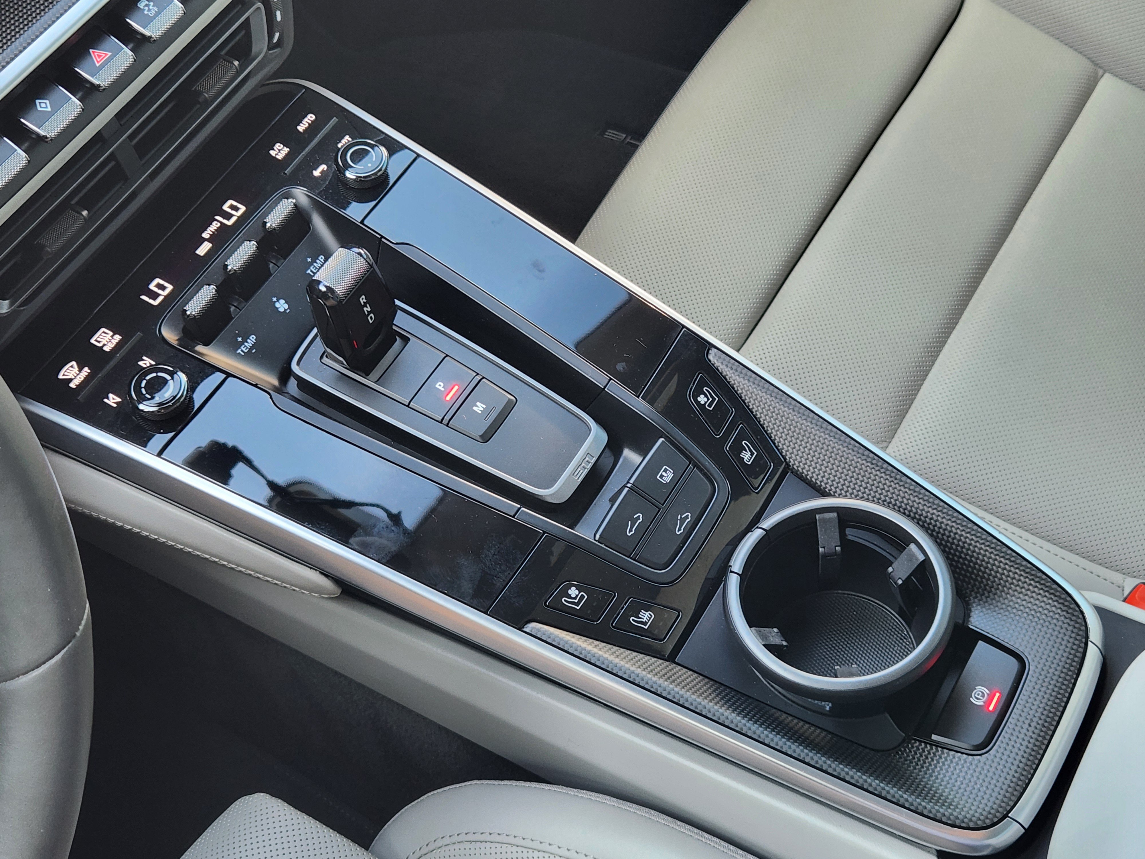 Certified 2024 Porsche 911 Carrera RWD image 25