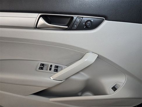 Used 2019 Volkswagen Passat 2.0T Wolfsburg w/ Wheels & Sunroof Package image 15