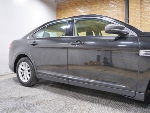 Used 2014 Ford Taurus SE image 9