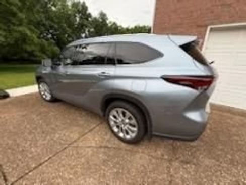 Used 2024 Toyota Highlander Limited AWD/4WD image 4