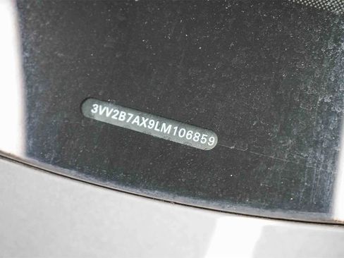 Used 2020 Volkswagen Tiguan SE image 27