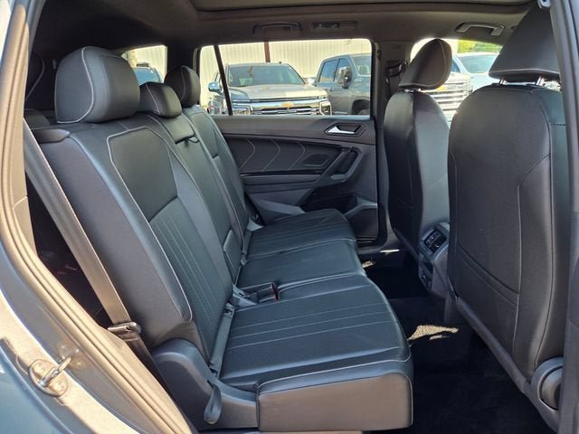Used 2024 Volkswagen Tiguan SE R-Line w/ MDO Package, Three-Row FWD image 19