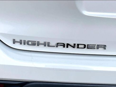 Used 2021 Toyota Highlander XLE image 34