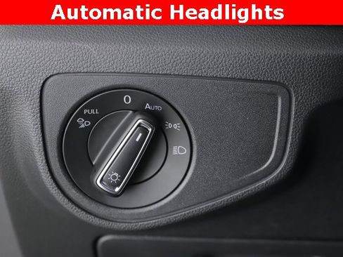 Used 2022 Volkswagen Atlas Cross Sport SE image 21