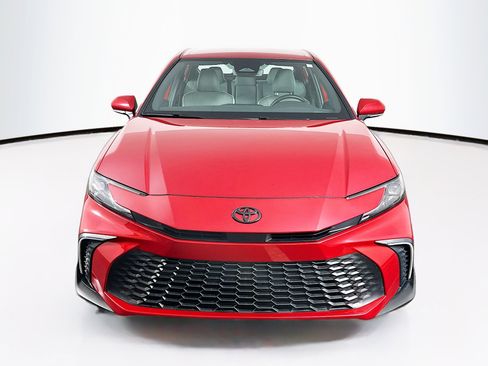 Used 2025 Toyota Camry SE image 2