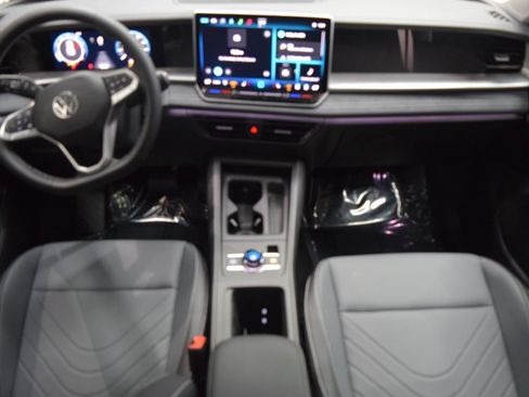 New 2025 Volkswagen Tiguan SE image 8