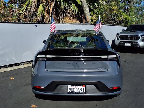 Certified 2025 Toyota Prius Plug-In Hybrid image 7