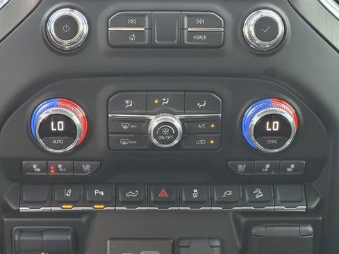 Used 2022 GMC Sierra 2500 AT4 w/ AT4 Preferred Package AWD/4WD image 17