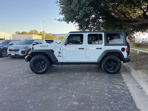 Used 2021 Jeep Wrangler Unlimited Sport image 4