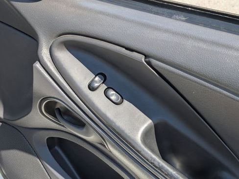 Used 2003 Ford Mustang Convertible image 17