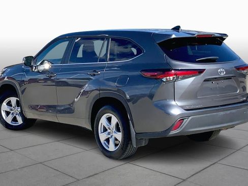 Used 2024 Toyota Highlander LE image 12