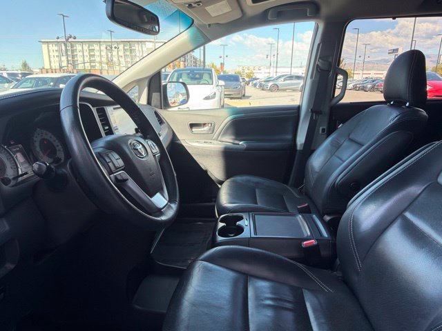Used 2017 Toyota Sienna SE Premium FWD image 21
