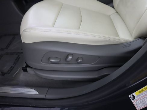 Used 2021 Cadillac XT5 Premium Luxury image 34