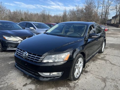 Used 2013 Volkswagen Passat TDI SE image 2