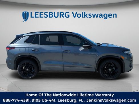 Used 2026 Volkswagen Tiguan SE R-Line FWD image 3