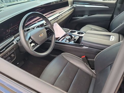 Certified 2025 Cadillac Escalade ESV Sport AWD/4WD image 10