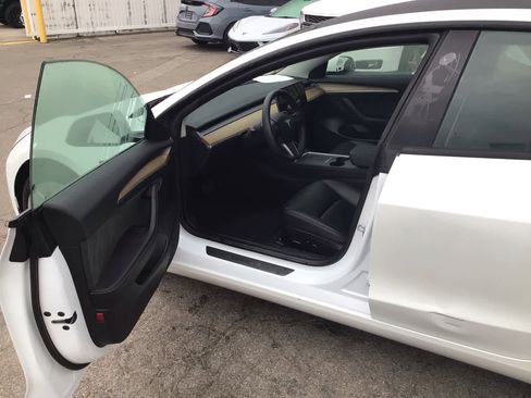 Used 2023 Tesla Model 3 Standard Range image 5