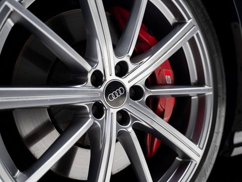 Used 2024 Audi S8 image 22