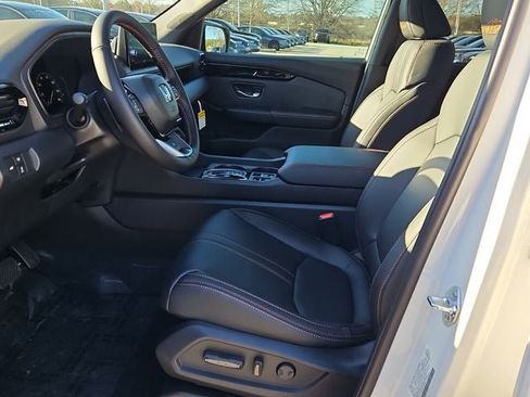 New 2025 Honda Pilot TrailSport image 9