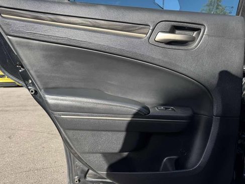 Used 2014 Chrysler 300 C image 39
