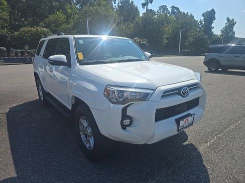 Used 2022 Toyota 4Runner SR5 Premium w/ Moonroof Package AWD/4WD image 3