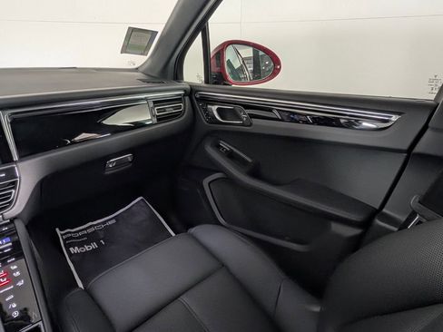 New 2026 Porsche Macan image 23
