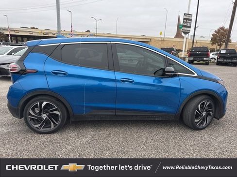 Used 2023 Chevrolet Bolt LT w/ Infotainment Package image 8