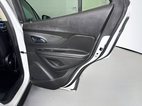 Used 2021 Buick Encore Preferred image 28