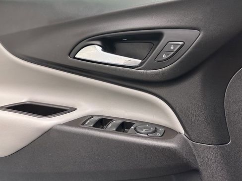 Used 2022 Chevrolet Equinox LS image 16