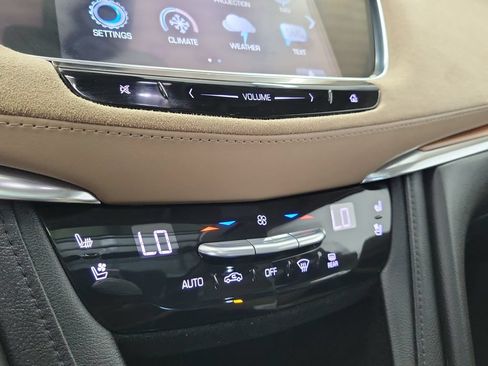 Used 2017 Cadillac XT5 Platinum w/ Driver Assist Package AWD/4WD image 32